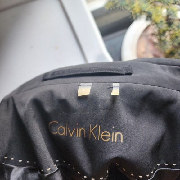 Calvin Klein women's belted rain coat. - Picture 3 of 8